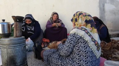 Bayburt Şingah Mahallesi kadınları imeceyle kış hazırlıklarını tamamlıyor