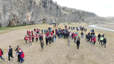 Ağrı’da Diyadin Kanyonu’nda Cumhuriyet’in 102. yılı için doğa yürüyüşü düzenlendi