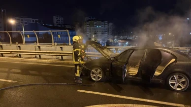 Kayseri'de otomobilin motorundan çıkan yangın itfaiye tarafından söndürüldü
