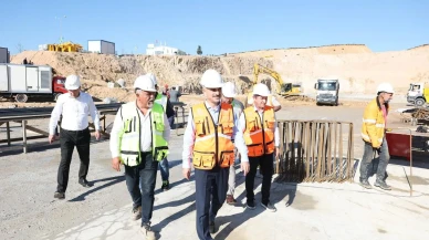 Çayırova Belediye Başkanı Bünyamin Çiftçi devlet hastanesi şantiyesinde incelemelerde bulundu