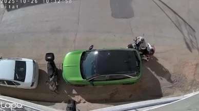 Bursa’da elektrikli bisiklet park halindeki otomobile çarpıp kaçtı