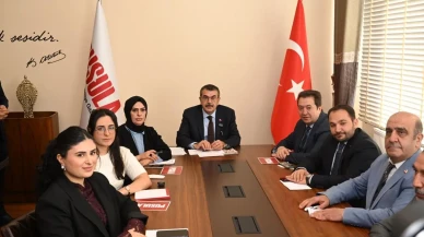 Milli Eğitim Bakanı Yusuf Tekin CHP'nin eleştirilerini tiyatro olarak nitelendirdi