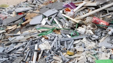 Baksan Sanayi Sitesi'nde ağaç çevresi sanayi atıklarıyla doldu