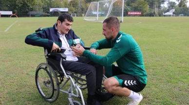 Özel gereksinimli öğrenciler Sakaryaspor'u ziyaret ederek futbolcularla buluştu