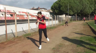 Burhaniye'de Cumhuriyet Kupası için liseli gençler 400 metre koştu