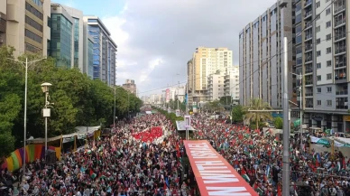 Pakistan’da binlerce kişi Gazze için Cemaat-i İslami liderliğinde yürüdü