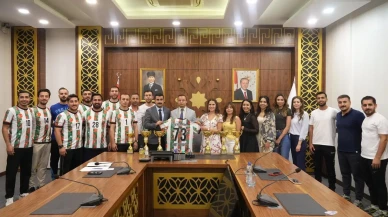 Cizre Kaymakamı Baycar şampiyon takımları makamında ağırladı