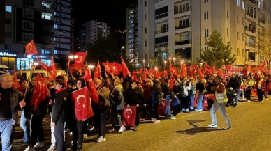 Erciyes Koleji 29 ekim cumhuriyet bayramında fener alayı yürüyüşü düzenledi