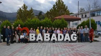 Kanadalı turistler Babadağ’da dokuma kültürünü inceledi ve fotoğraf çektirdi