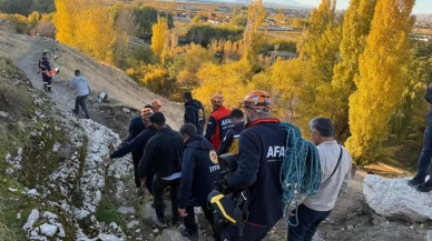 Van Kalesi’nden düşen kişi AFAD ve itfaiye ekipleri tarafından kurtarıldı