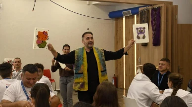 Kuşadası Belediyesi gençlik toplantısında keçe atölyesi düzenledi