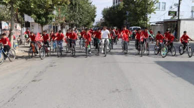 Kahta'da öğrenciler Gazze için bisikletle farkındalık yarattı