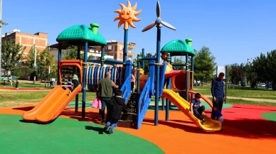 Diyarbakır Büyükşehir Belediyesi parklardaki oyun alanlarını yeniliyor