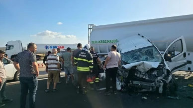 Hatay İskenderun Adana otoyolunda tankerle çarpışan araçta 3 yaralı