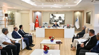 Antalya Büyükşehir Belediyesi Başkan Vekili Özdemir muhtarlarla bir araya geldi