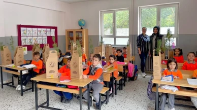 Amasya Orman Bölge Müdürlüğü öğrencilere fidan dağıtarak çevre bilinci oluşturdu