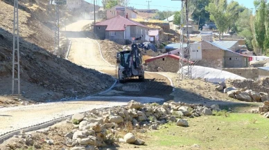 Ağrı’da Hamur ve Tutak köy yollarında asfaltlama çalışmaları tamamlandı