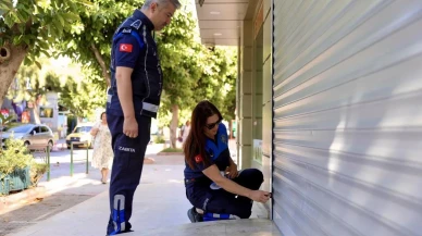 Alanya Belediyesi zabıta ekipleri tarihi geçmiş ürün satan iki işletmeyi kapattı