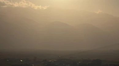 Hakkari’de toz bulutu Yüksekova ilçesinde hayatı olumsuz etkiledi