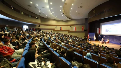 Rektör Sözbir Düzce Üniversitesi öğrencilerine kariyer tavsiyeleri verdi