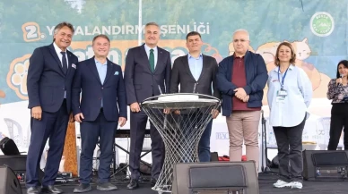 Bursa Büyükşehir Belediyesi sahipsiz hayvanlar için yuvalandırma şenliği düzenledi