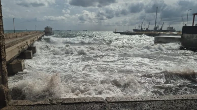 Marmara Denizi’nde poyraz fırtınası nedeniyle gemiler demirledi