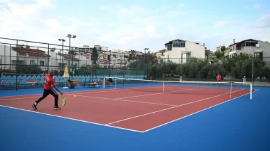 Kuşadası'nda Cumhuriyet Kupası tenis turnuvası başladı