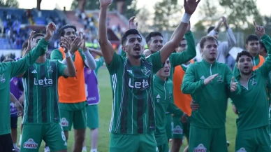 Kafkasspor 3 kırmızı kartla 8 kişi kalmasına rağmen Bulvarspor'u 2-1 yendi