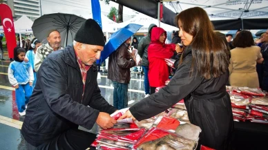 Bursa büyükşehir belediyesi cumhuriyet bayramı için ata posterleri dağıtıyor