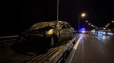 TEM Otoyolu’nda Bolu Dağı Tüneli çıkışında otomobil kazası hurdaya döndü