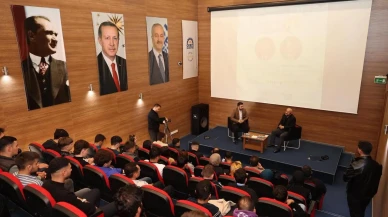 Gebze Belediye Başkanı Zinnur Büyükgöz gençlerle Beylikbağı Bilim Sanat Merkezi'nde buluştu