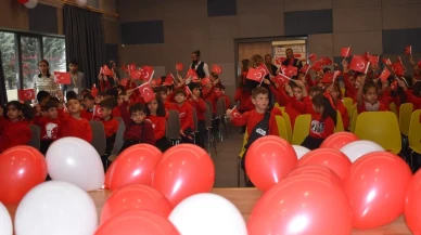 TEGV Van Nirun Şahingiray Eğitim Parkında Cumhuriyetin 102 yılı coşkuyla kutlandı