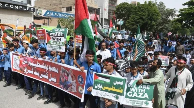 Pakistan'da binlerce kişi İsrail'in Gazze saldırılarını protesto etti