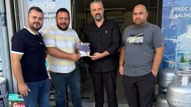 Galatasaray taraftarları Salihli'de 15 öğrenciye burs verdi