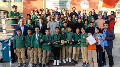 Milli güreşçi Feyzullah Aktürk Selendi’de öğrencilerle söyleşi gerçekleştirdi