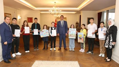 Düzce Valisi Selçuk Aslan cumhuriyet bayramı yarışmasında dereceye giren öğrencileri ağırladı