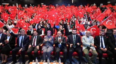 Başkan Büyükkılıç Ve Bakan Göktaş Öğrencilere Kitap Dağıttı