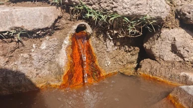 Elazığ’da vatandaşlar şifalı su için 5 kilometre yürüyor