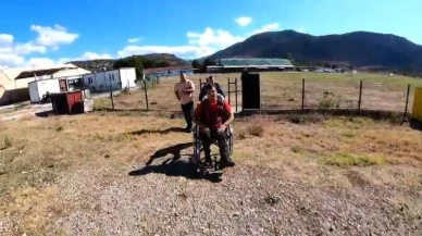 Hakan Zengin THK'nın İzmir'deki tesislerinde engelsiz paraşüt atlayışı gerçekleştirdi