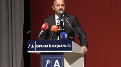 Yavuz Ağıralioğlu konuşurken Isparta'da 2.0 büyüklüğünde deprem meydana geldi