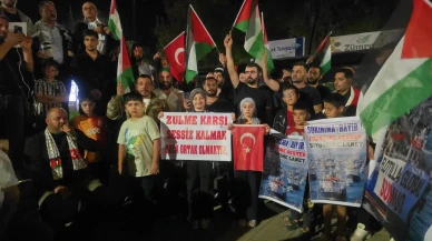 Gaziantepliler Sumud Filosu'na destek için Demokrasi Meydanı'nda toplandı