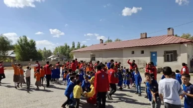 Hamur’da Damla Gönüllülük Hareketi projesi gençlerle buluştu