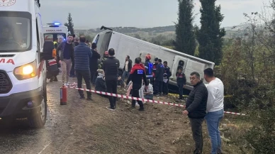 Buldan'dan İzmir'e dönen tur otobüsü şarampole yuvarlandı 2 ölü 5 yaralı