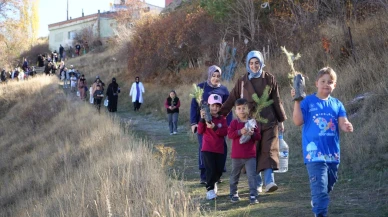 Bayburt’ta öğrenciler ve veliler Yeşil Vatan için fidan dikti