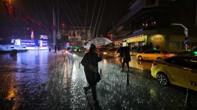 İstanbul’da şiddetli yağmur Silivri Küçükçekmece ve Taksim’i vurdu
