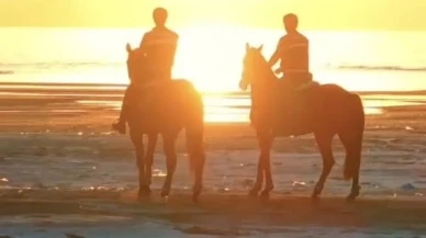 Van İl Jandarma Komutanlığı Van Gölü çevresinde devriye faaliyeti yürütüyor