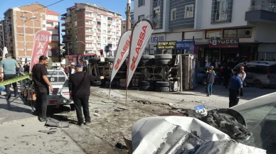 Malatya'da freni patlayan kamyon park halindeki araçlara çarptı 5 yaralı