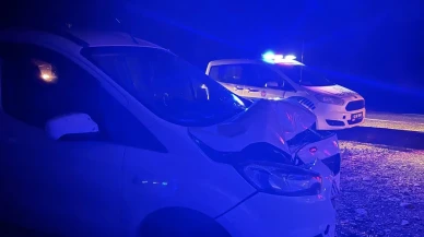 Bingöl’de saman yüklü kamyonet ile ticari araç çarpıştı, 2 yaralı