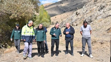 Bayburt'ta Çayırözü Göleti'nde DSİ yetkilileri tarımsal inceleme yaptı