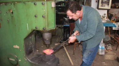 Ordu'da Cemil Döner 38 yıldır demircilik mesleğini yaşatmaya çalışıyor